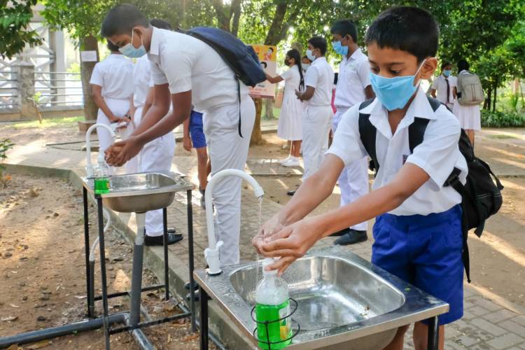 பாடசாலைகளின் கொவிட் சுகாதார நடவடிக்கைகளுக்காக 681,625,800.00 ரூபா ஒதுக்கீடு