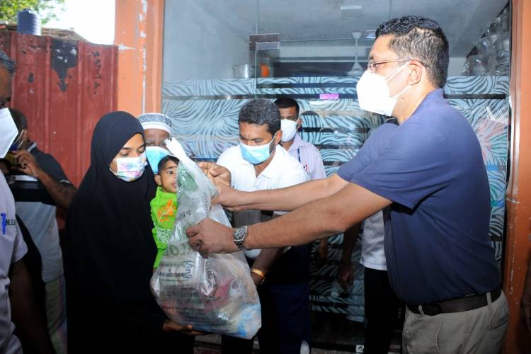 களுத்துறை மாவட்ட மக்களுக்கு அலி சப்ரியினால் உலர் உணவு அன்பளிப்பு