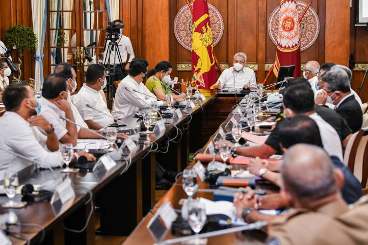 நோய்வாய்ப்பட்டு, வீடுகளில் இருந்து வெளிச் செல்ல முடியாதோருக்கு நடமாடும் தடுப்பூசிச் சேவை